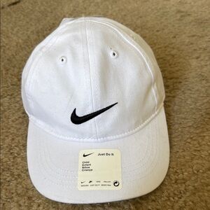 Nike Kids White Hat